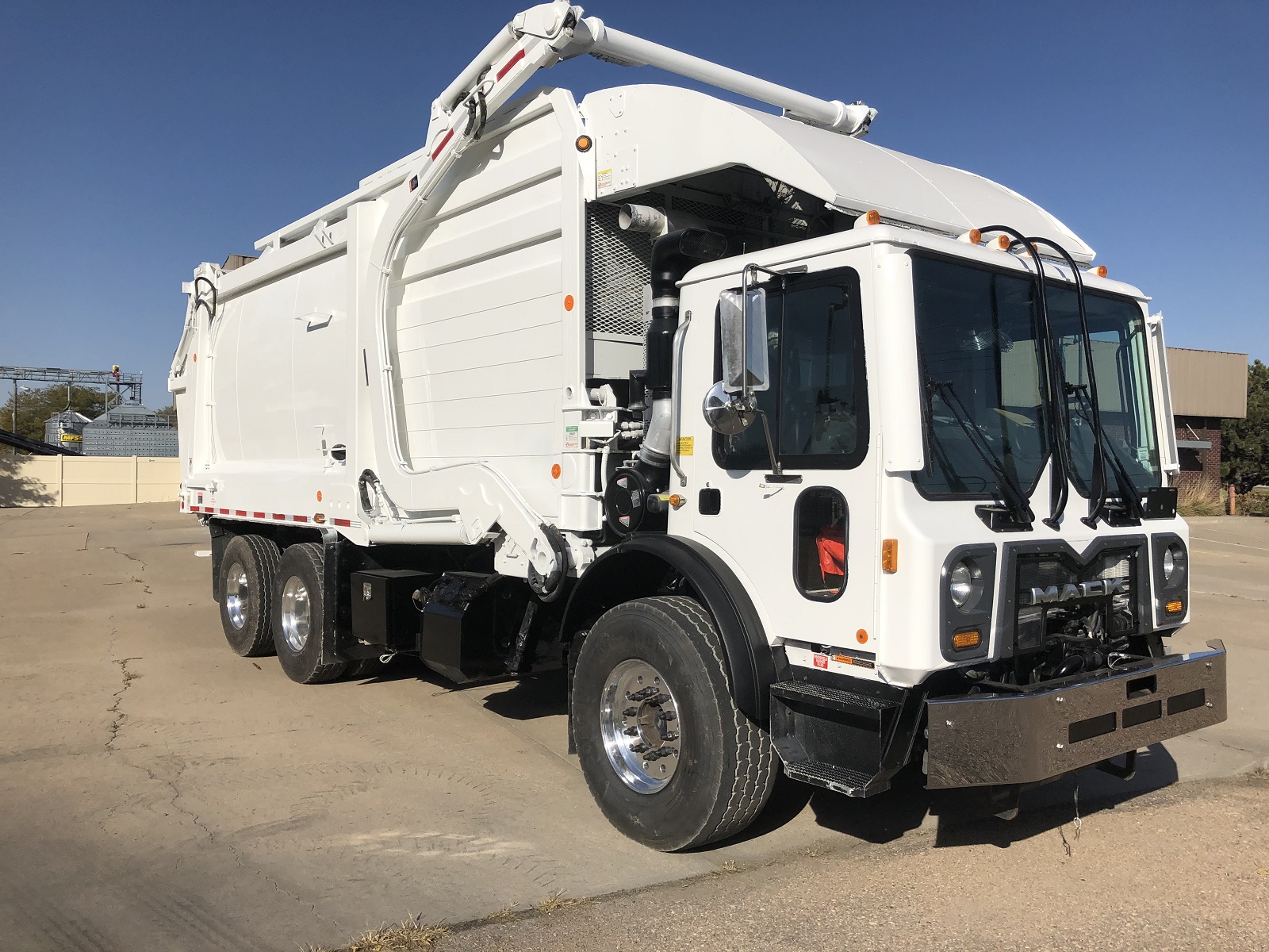 2018 MACK FL